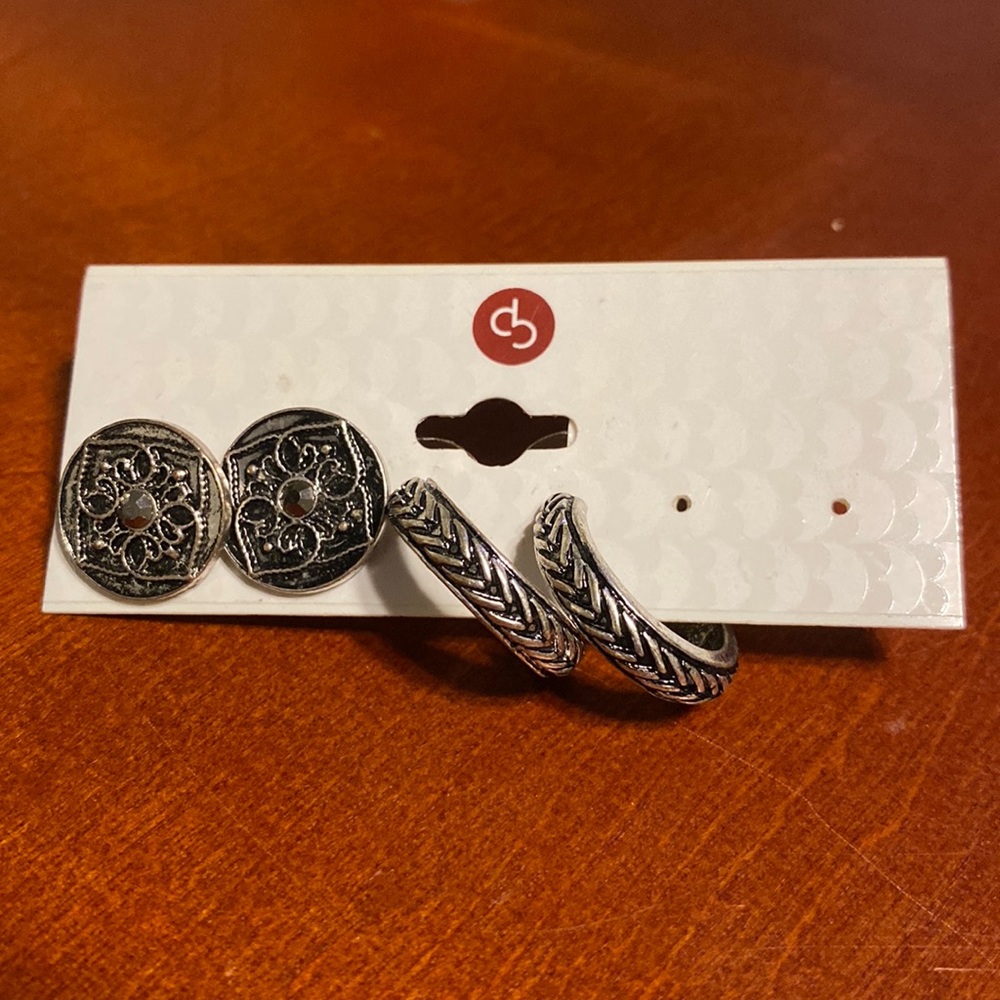 Hoop & stud earrings